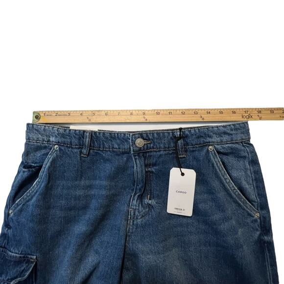 Forever 21 Cargo Jeans 29 Relaxed Fit Wide Leg Utility Pockets Denim NWT - Picture 5 of 10